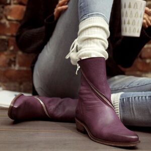John Fluevog Discontinued Purple Leather Spiral Zip Ankle Boot